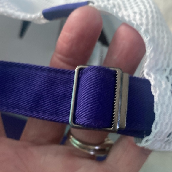 🆕NCAA Waahington Huskies 🏈 Adidas Snapback Mesh Trucker hat white/purple - Picture 4 of 9